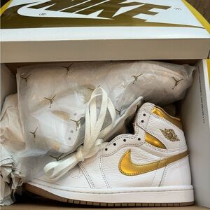Jordan 1 Retro High OG Metallic Gold